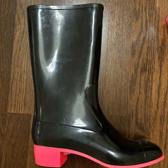 Chanel Cap Toe Black/Pink Rainboots - Picture 5 of 10